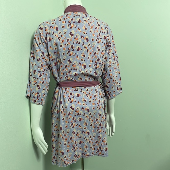 Pact Organic Women's Mod Leopard Wisteria Staycation Short Robe XS/S - Picture 9 of 10